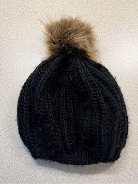 Source Unknown Black Knit Pom-Pom Beanie with Brown Faux Fur